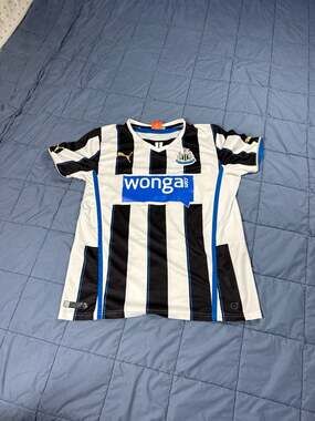Puma 2013-14 Newcastle United Home Jersey Wonga Sponsor Size Medium